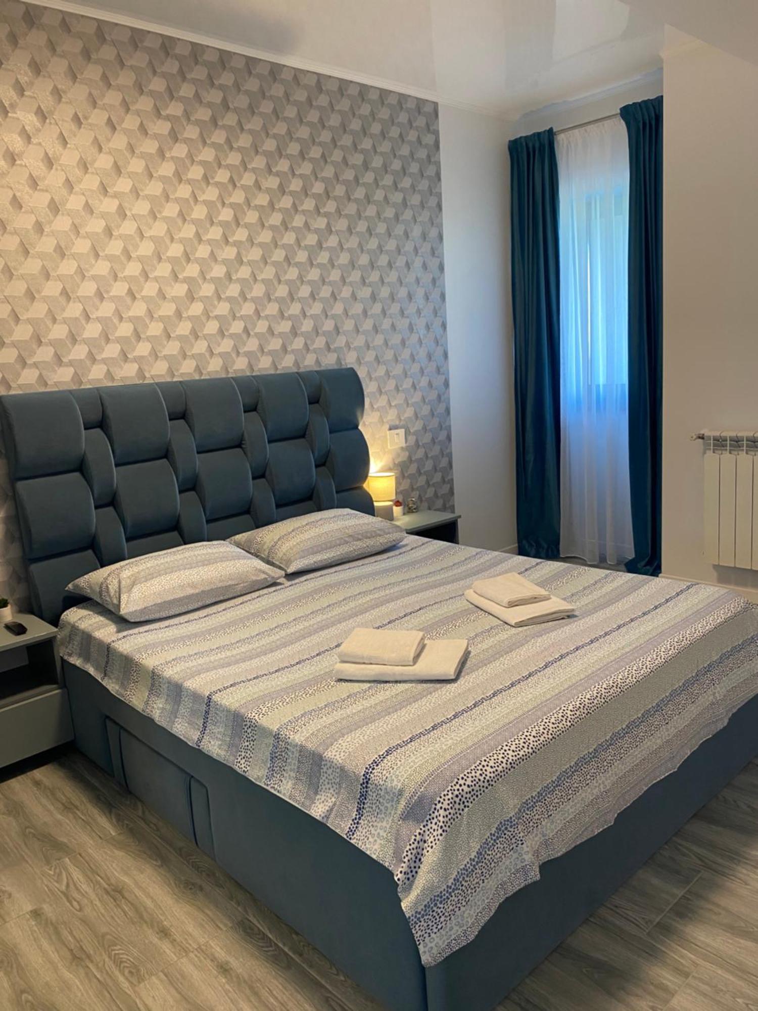 Elysse Sunrise Apartment Mamaia Exterior photo