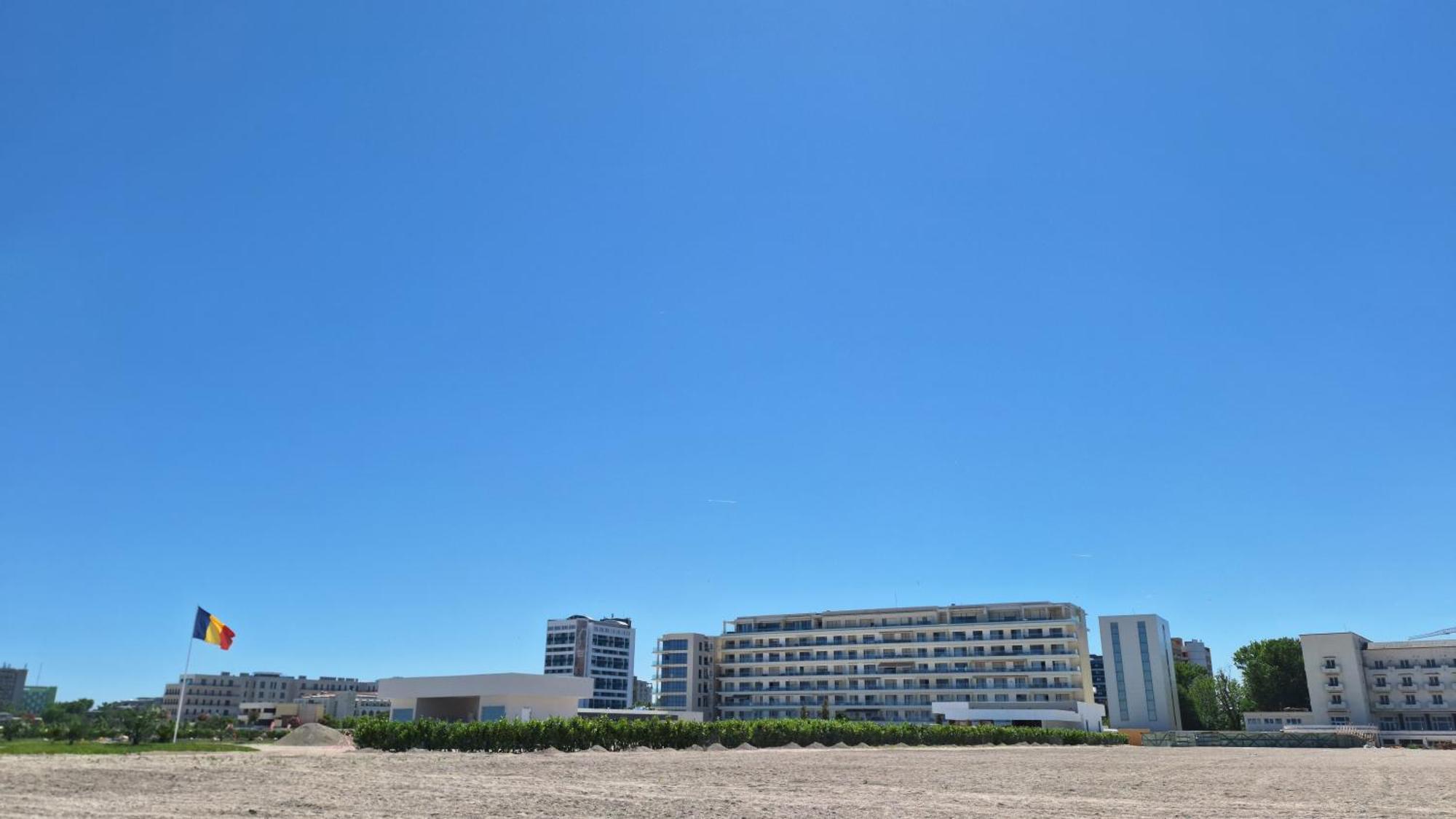 Elysse Sunrise Apartment Mamaia Exterior photo